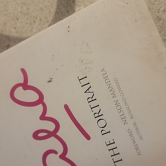 Diana The Portrait Book - Picture 6 of 10